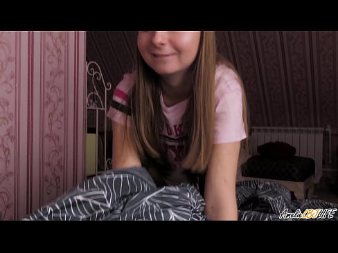 ❤️ Tarraingíonn Blondie BFF go domhain uirthi agus faigheann sí cum ina béal ❤️❌  Físeán porn  linn ️❤